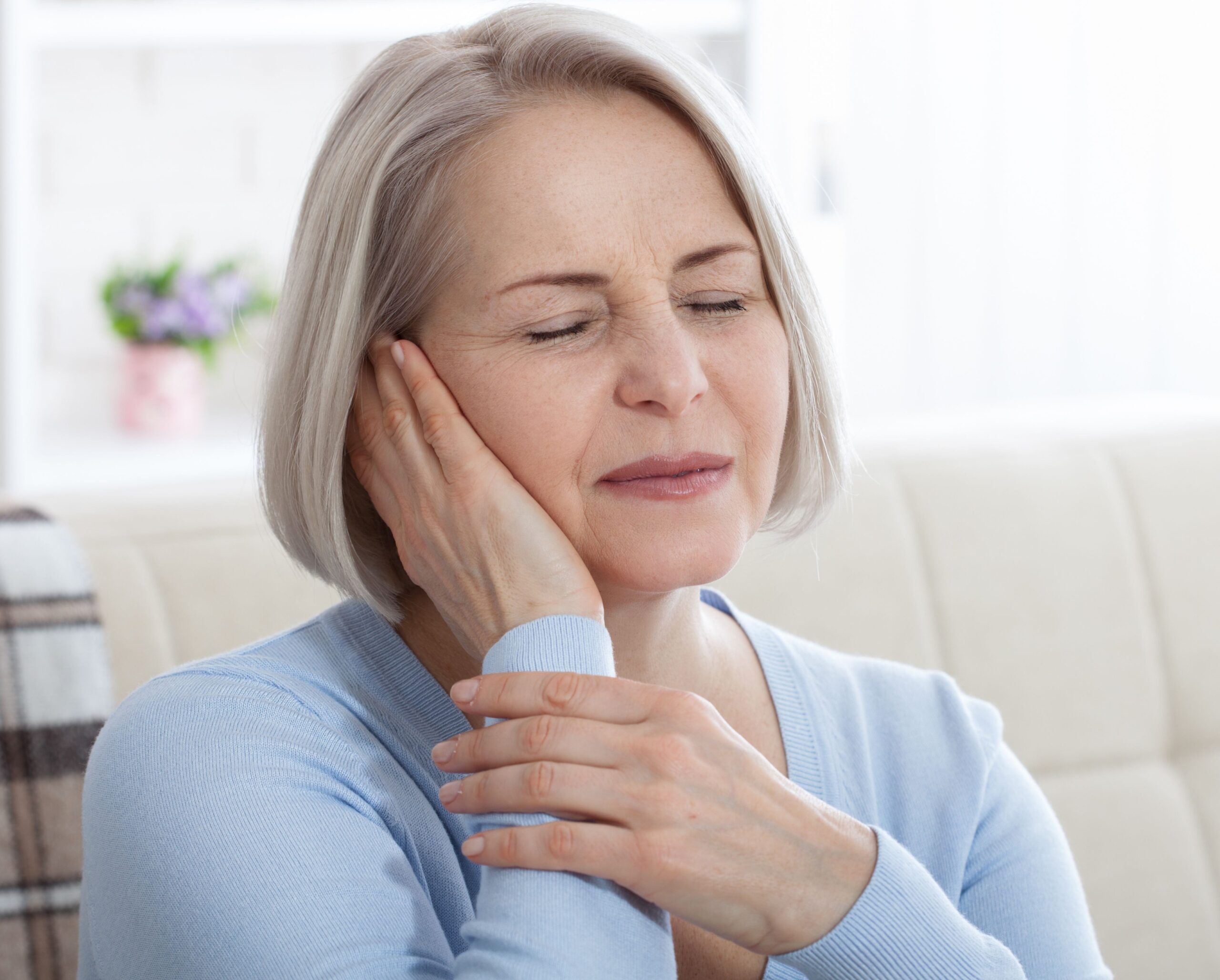Shutterstock_1687372291-edit San Francisco woman with tooth pain in need of emergency dental care